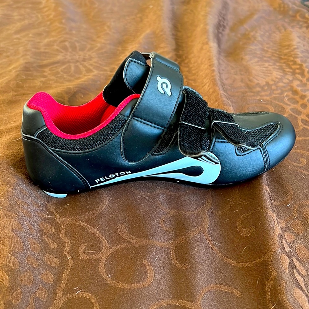Peloton bike shoes size 38